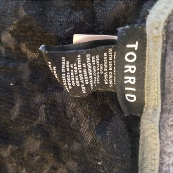 Torrid Green/Black Lace Long Sleeve Top-Size 3-PreOwned - Picture 5 of 5